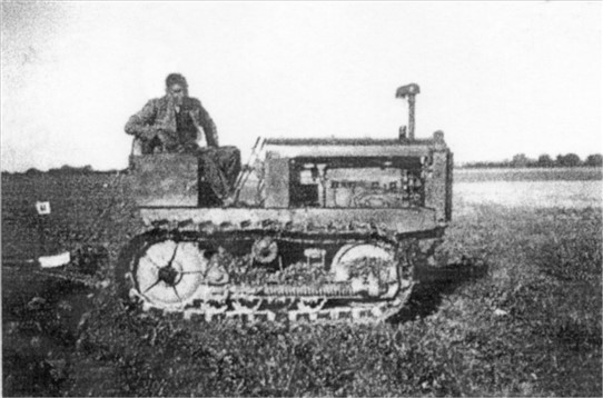Photo:Charlie and the Allis Chalmers crawler tractor