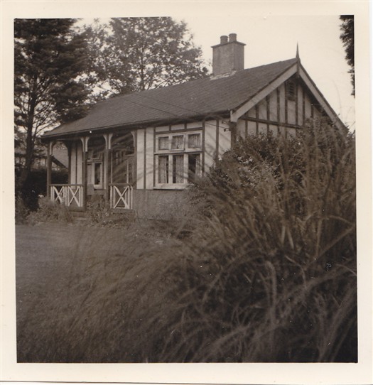 Photo:"Asbestos" cottage, in The Walk, formerly owned by Alf Pinchback